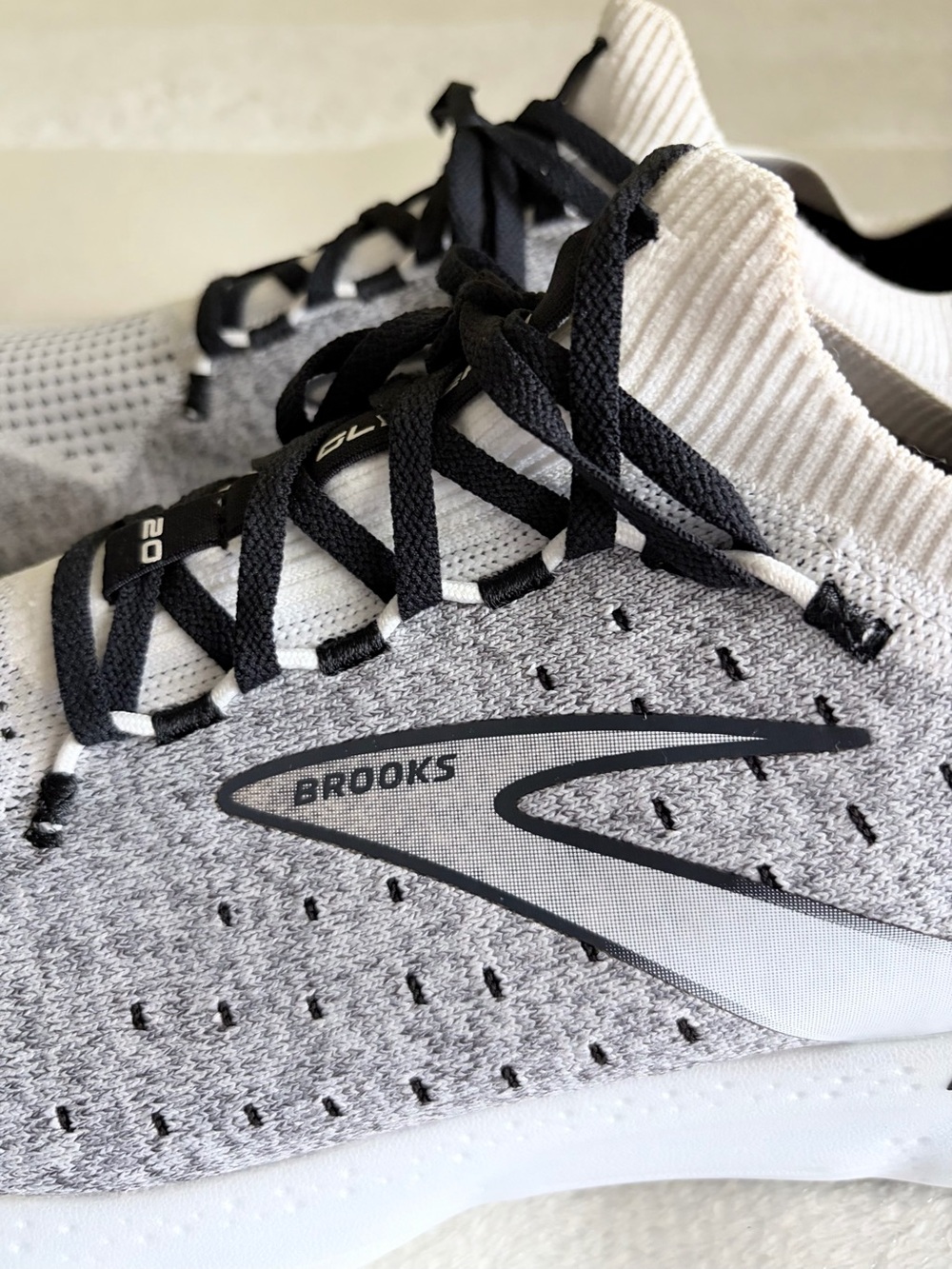 Brooks Glycerin 20 Men’s White and Black Knit Running Shoes Sz 14 - Picture 5 of 10